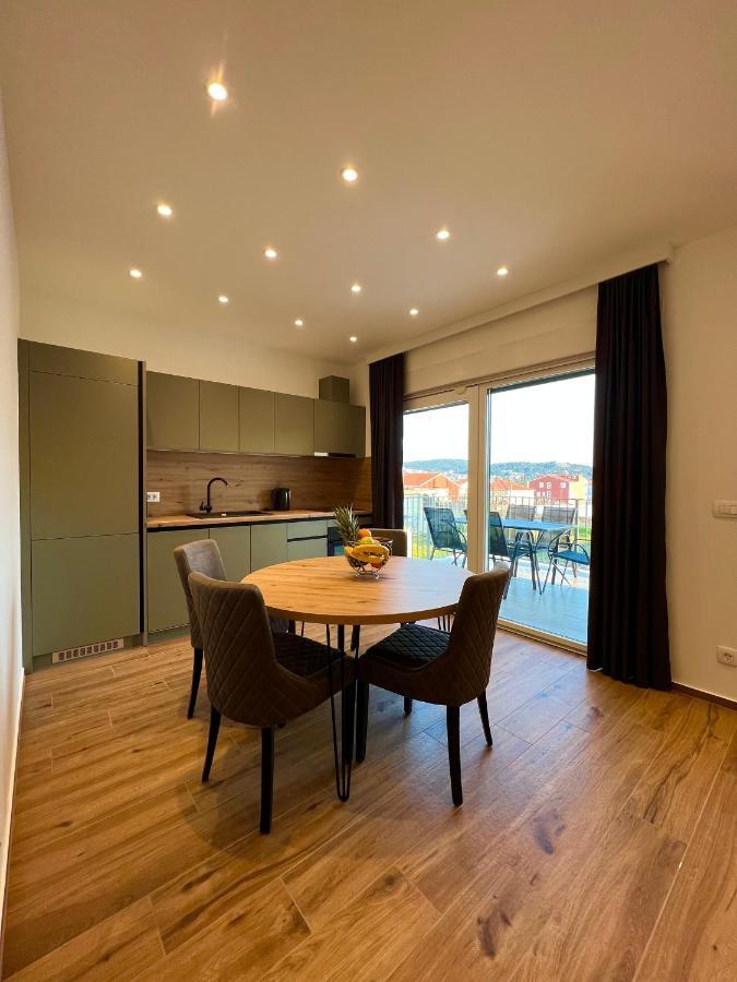 Vila Zrina - Apartmani Trogir Exterior photo