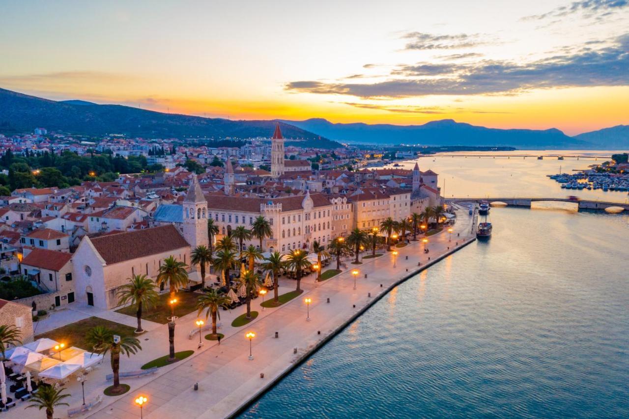 Vila Zrina - Apartmani Trogir Exterior photo