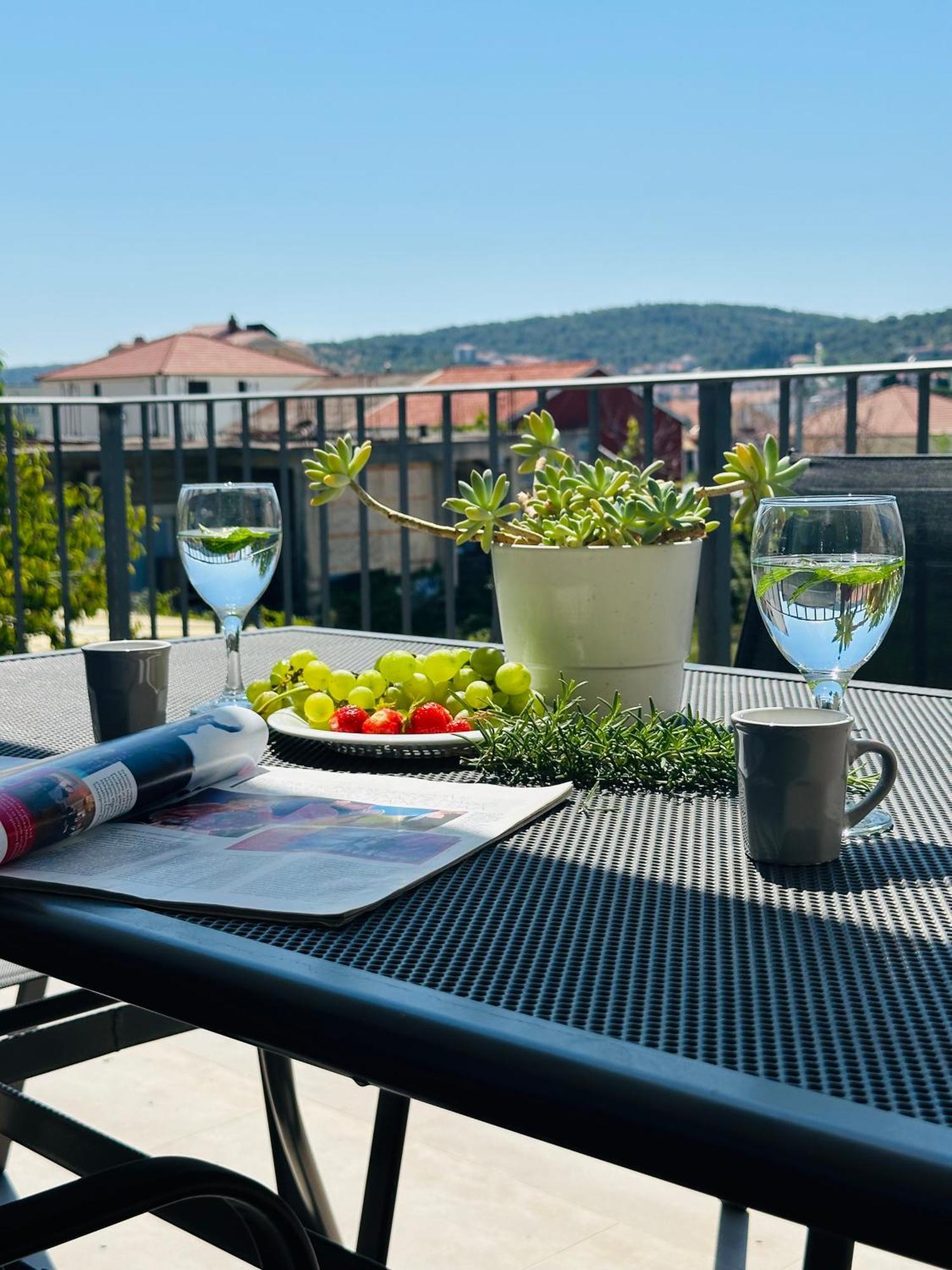Vila Zrina - Apartmani Trogir Exterior photo